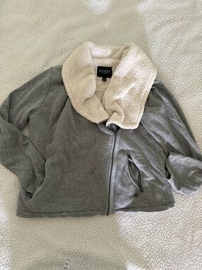 GUESS Gray Jacket with Cream Sherpa inside has pockets